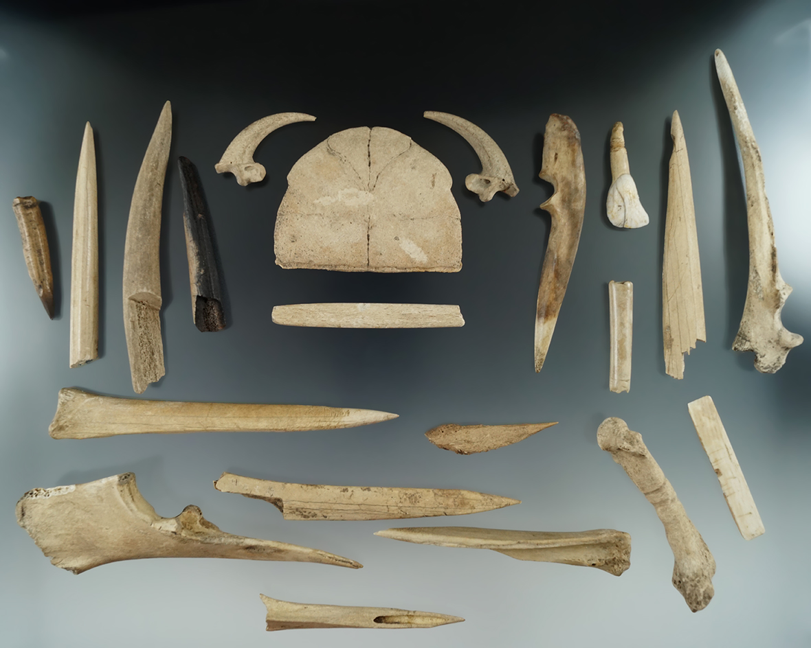 Group of 20 17th century bone awls, beads and pendant etc. found in NY. Largest is 5".