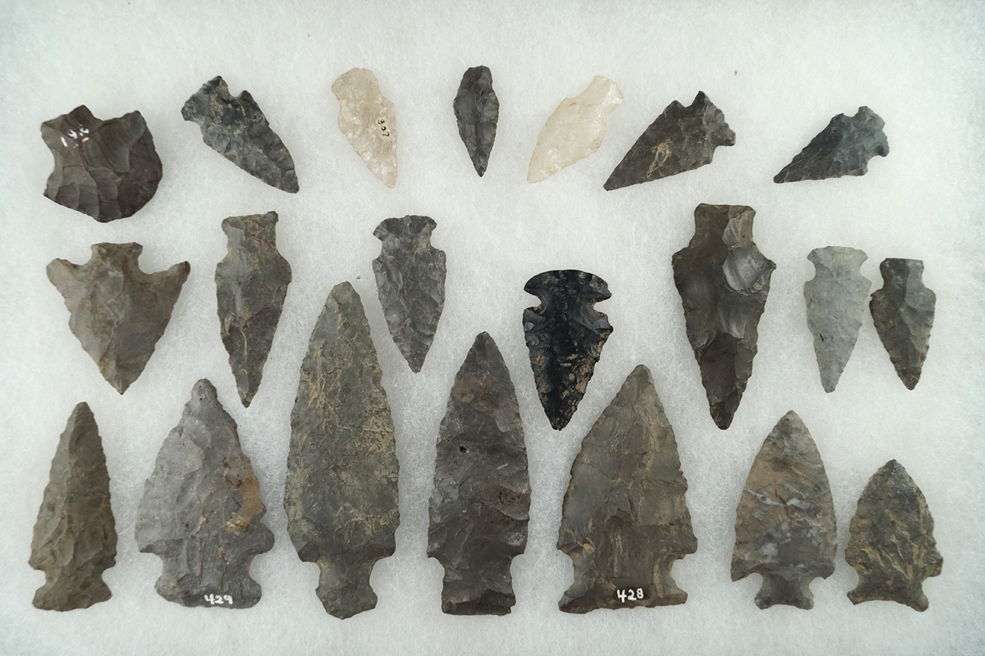 21 assorted points and knives - Otsego and Delaware counties NY near the upper Susquehanna.