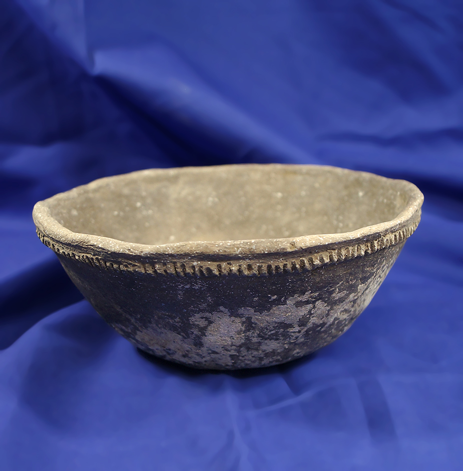 6" unique Mississippian pie crust bowl found in Arkansas that is solid with no restoration