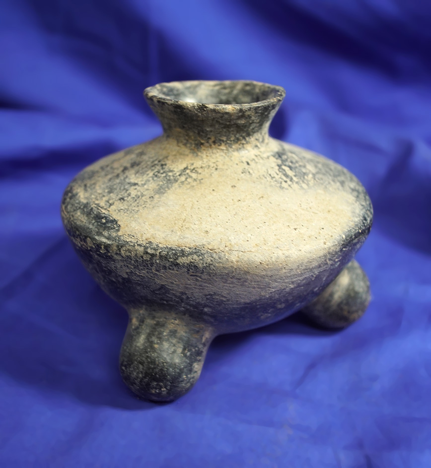 4" wide Michoacan tripod Ola in good condition found in Mexico. Circa 400-900 A.D.
