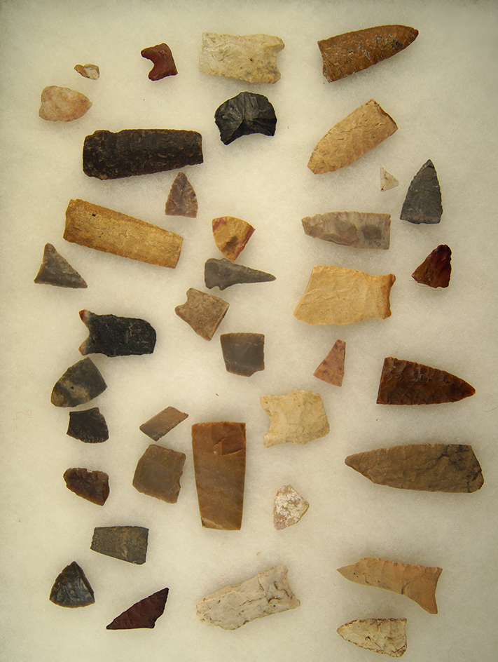 Large group of assorted broken Western Artifacts for study. Largest is 2 1/2".