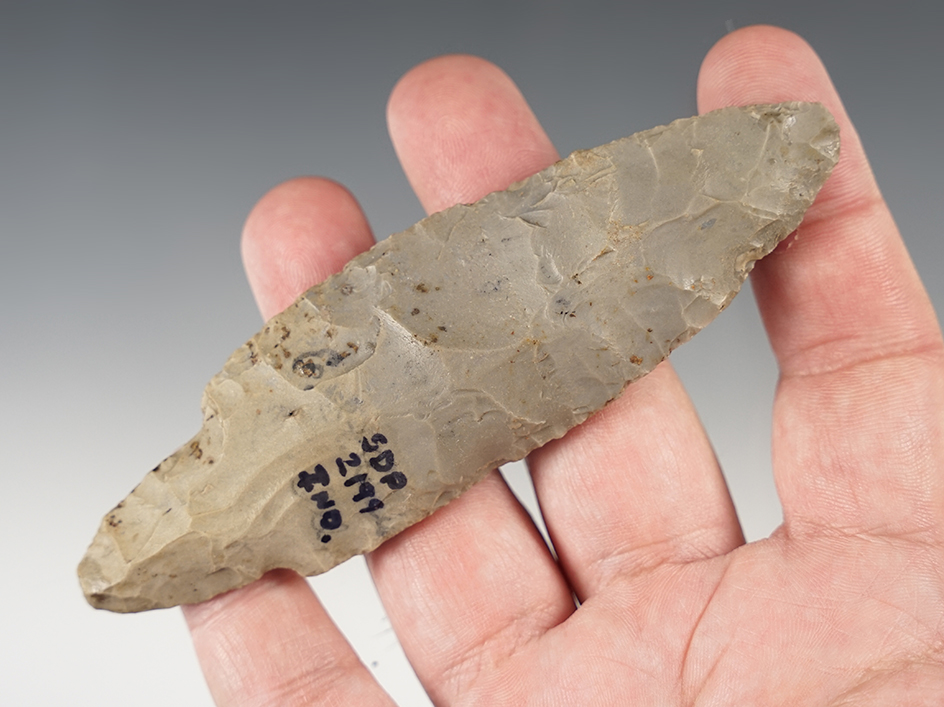 Well made 4 9/16" Turkeytail found in Indiana. Made from patinated Hornstone.