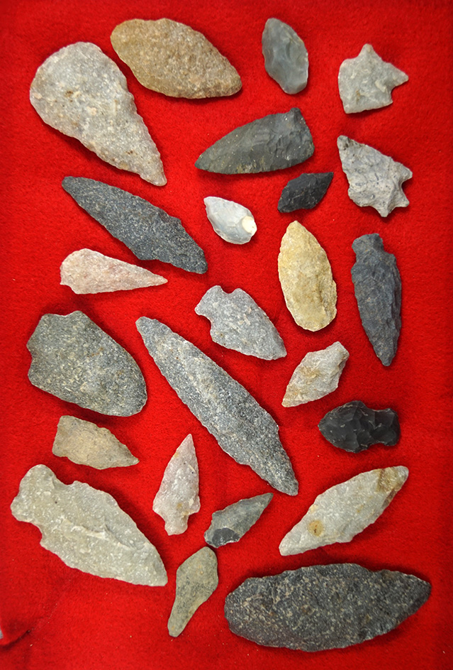 24 assorted arrowheads and knives found in Burlington Co.,  New Jersey. Largest is 3 7/8".