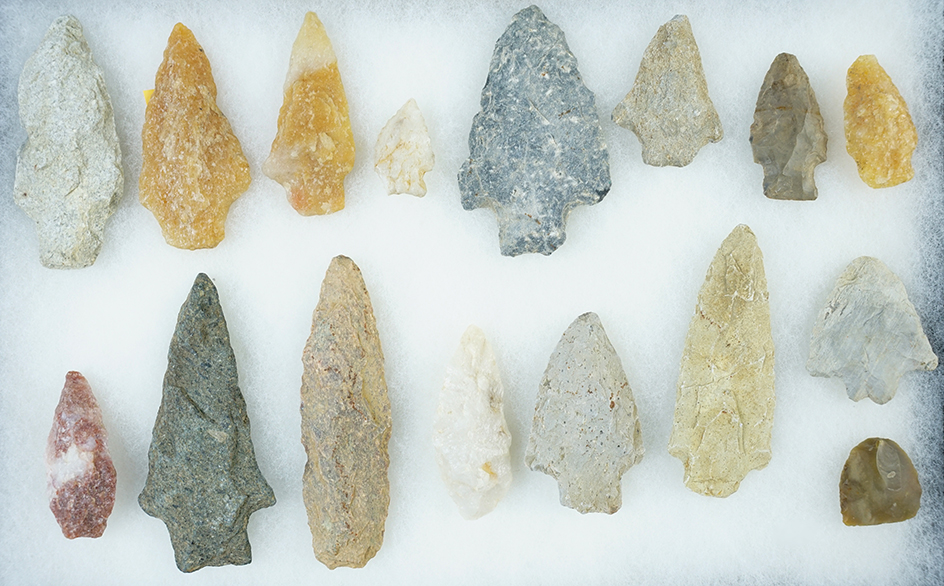 Set of 16 Massachusetts points in good condition. The largest is 3 3/4".