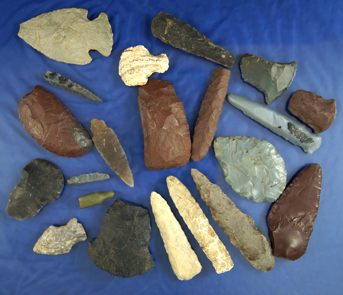 Large group of 21 assorted flaked artifacts found in Alaska, largest is 3 1/16"