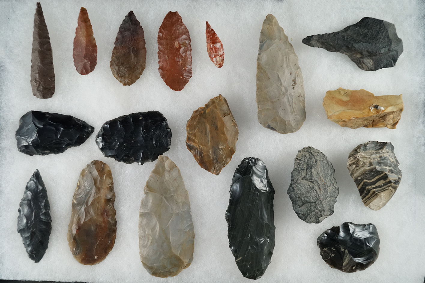 Group of 18 assorted artifacts from the Great Basin area, largest is 3 1/4".