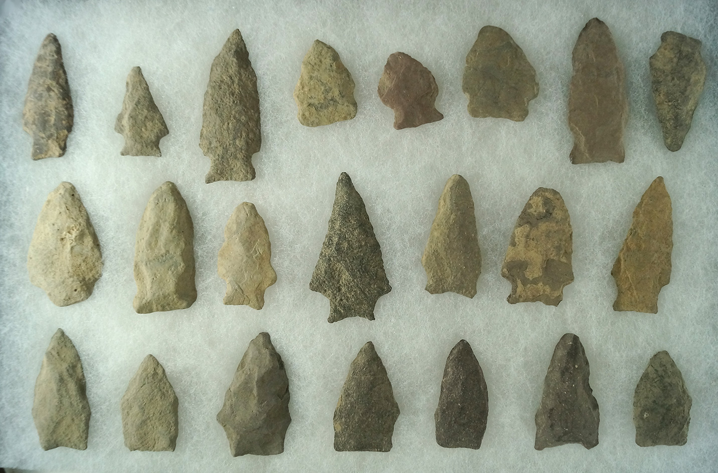 Nice group of 22 arrowheads found in New Jersey from an old collection. Largest is 2 3/8".