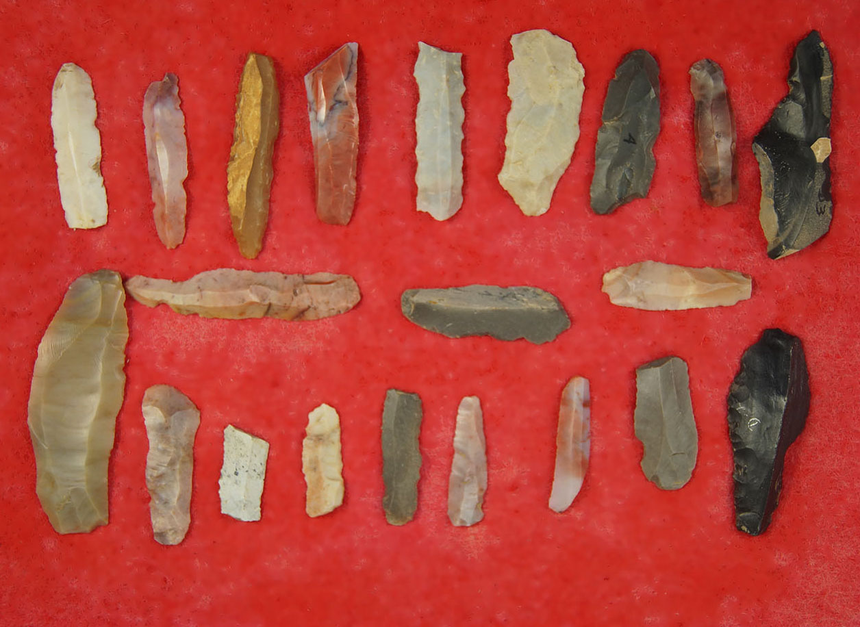 Set of 21 Flint Ridge Flint Hopewell Bladelets found in Ohio, largest is 2 3/8".