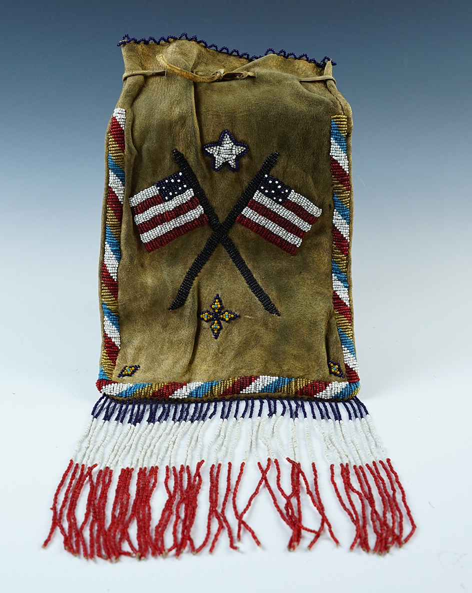 Beautifully beaded drawstring bag in very nice condition. Featuring American flags.
