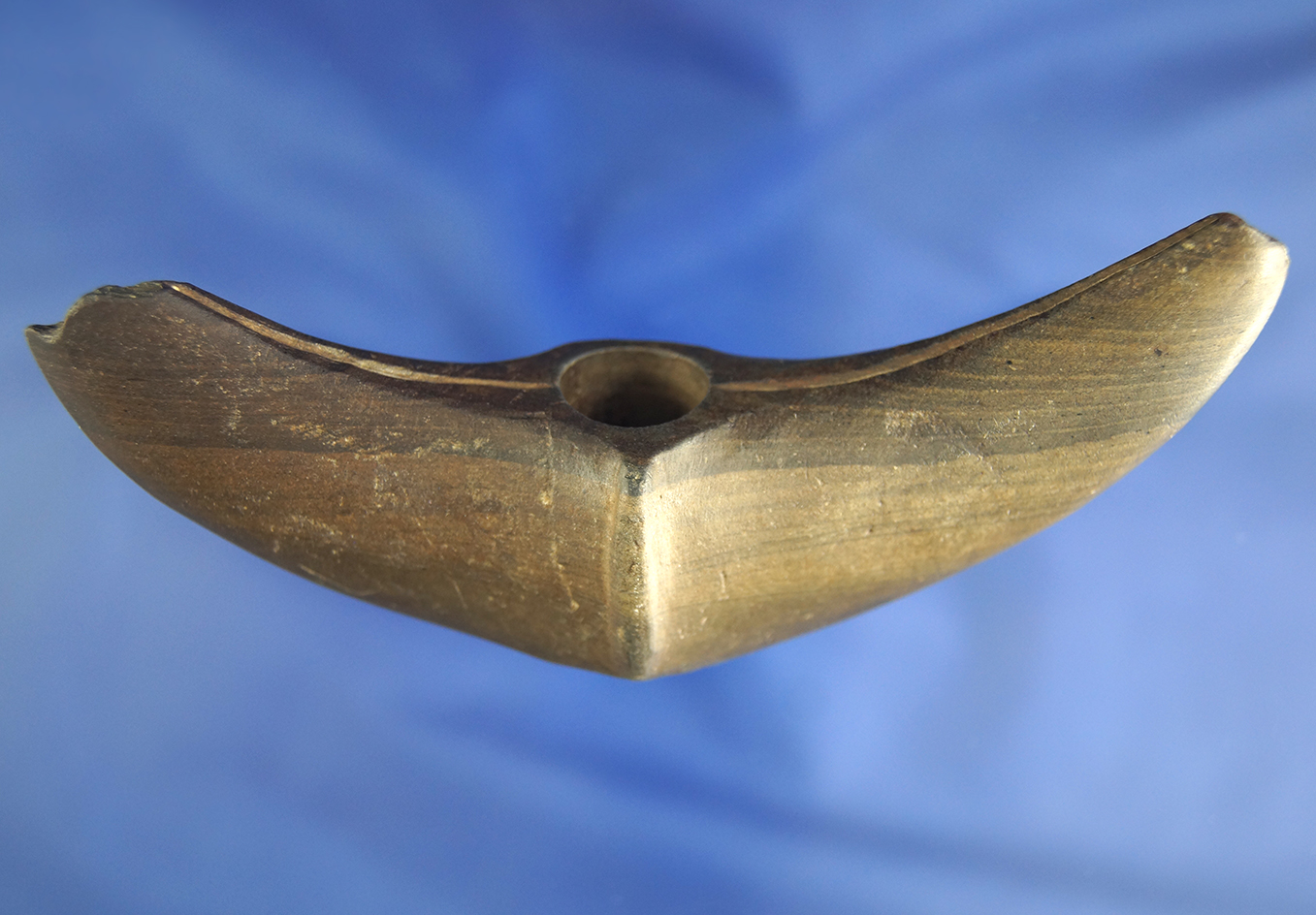 Very Rare Style! 4 11/16" Crescent Bannerstone with a ridged barrel and engraving lines - Ohio.