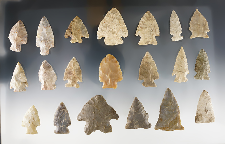 Set of 20 nicely made Indiana points. The largest is 2".