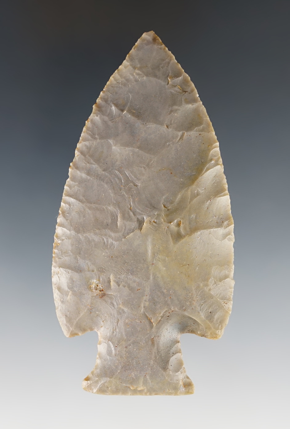 3 1/2" Hornstone Hardin found in Logan Co., Kentucky. Finely made with excellent flaking.