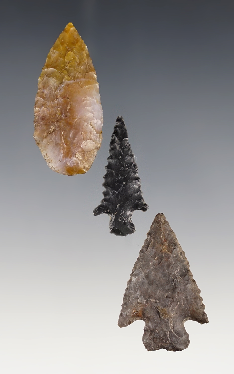 Nice set of 3 Columbia River arrowheads. The largest is a nicely flaked Cascade Dart point.