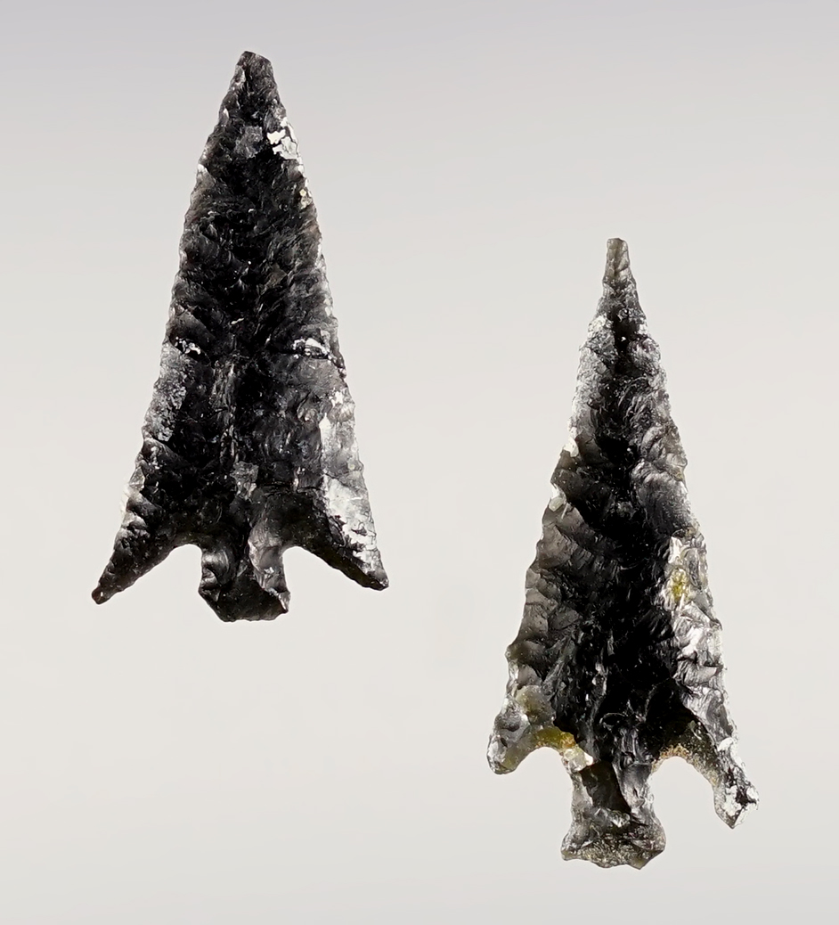 Pair of finely flaked points found in in the 1960's in Oregon. The largest is1 1/4".