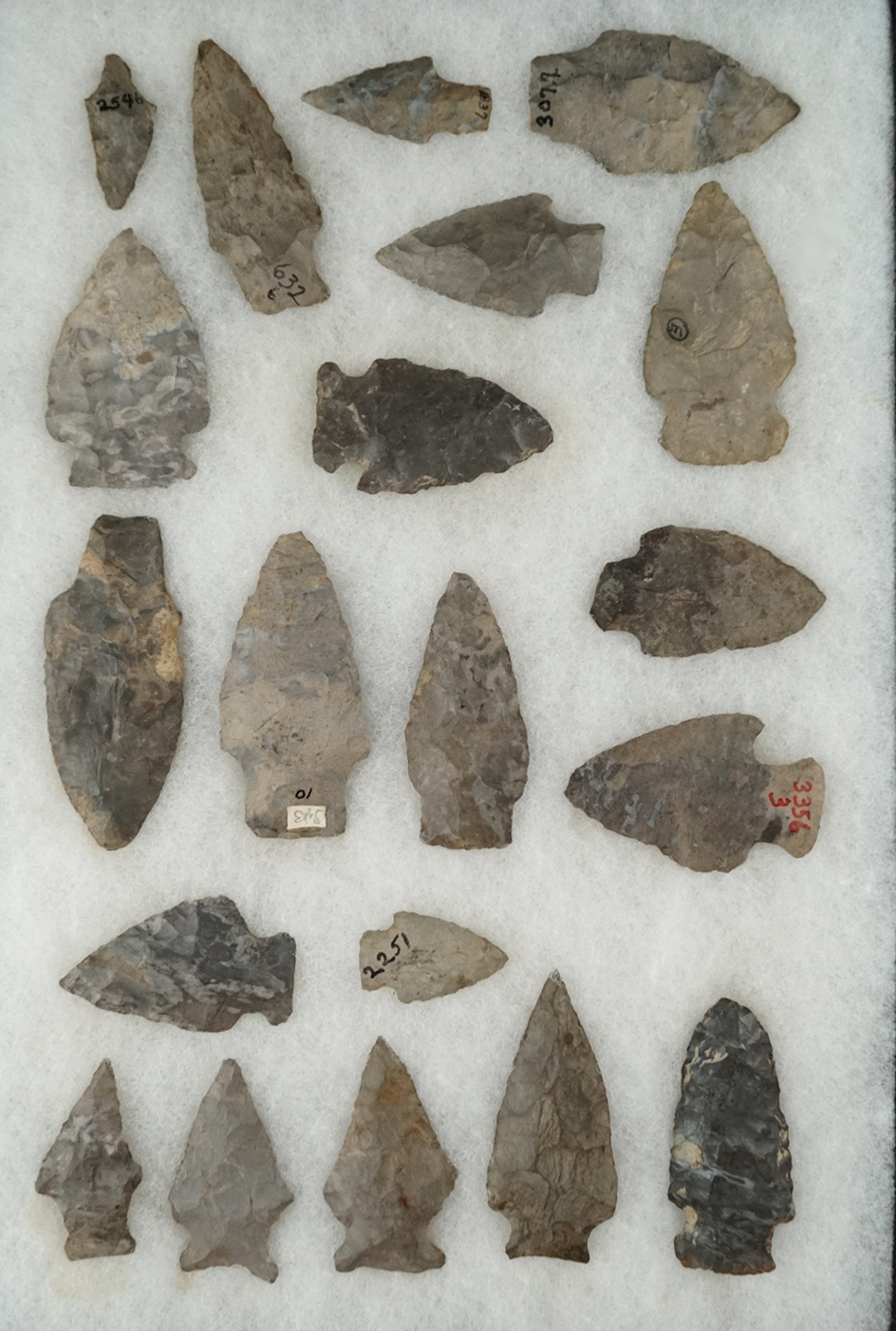 Group of 20 assorted flaked Projectiles and Knives found in New York, largest is 2 5/8".