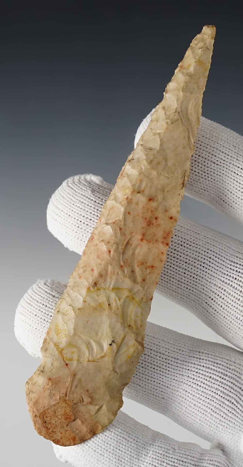 4 5/8" Rare style Neosho Knife. Found in Boone Co., Missouri. Ancient grinding to basal area. 