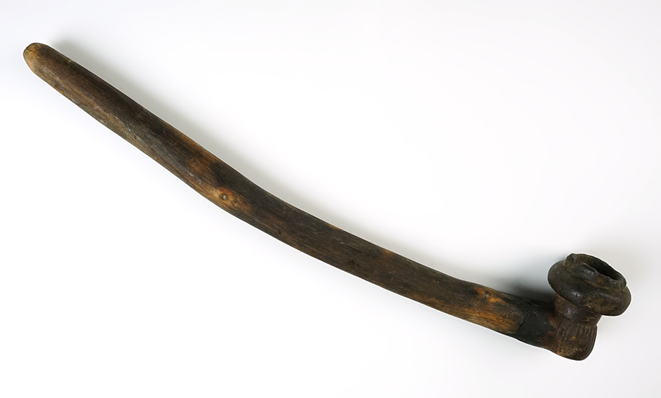 12 3/4" wood stem vintage Arabic pipe.