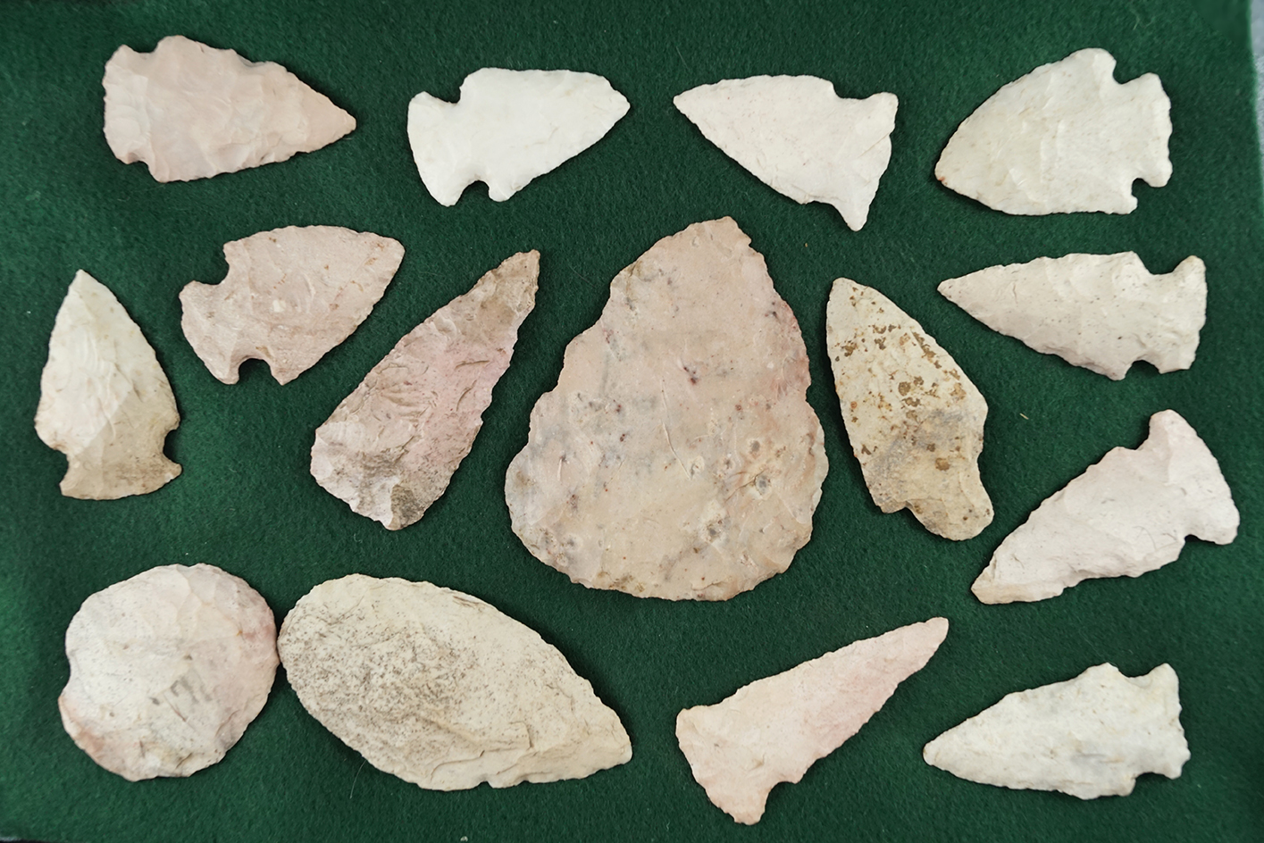 Group of 15 assorted archaic points and knives found in Illinois. Largest is 3 3/8".