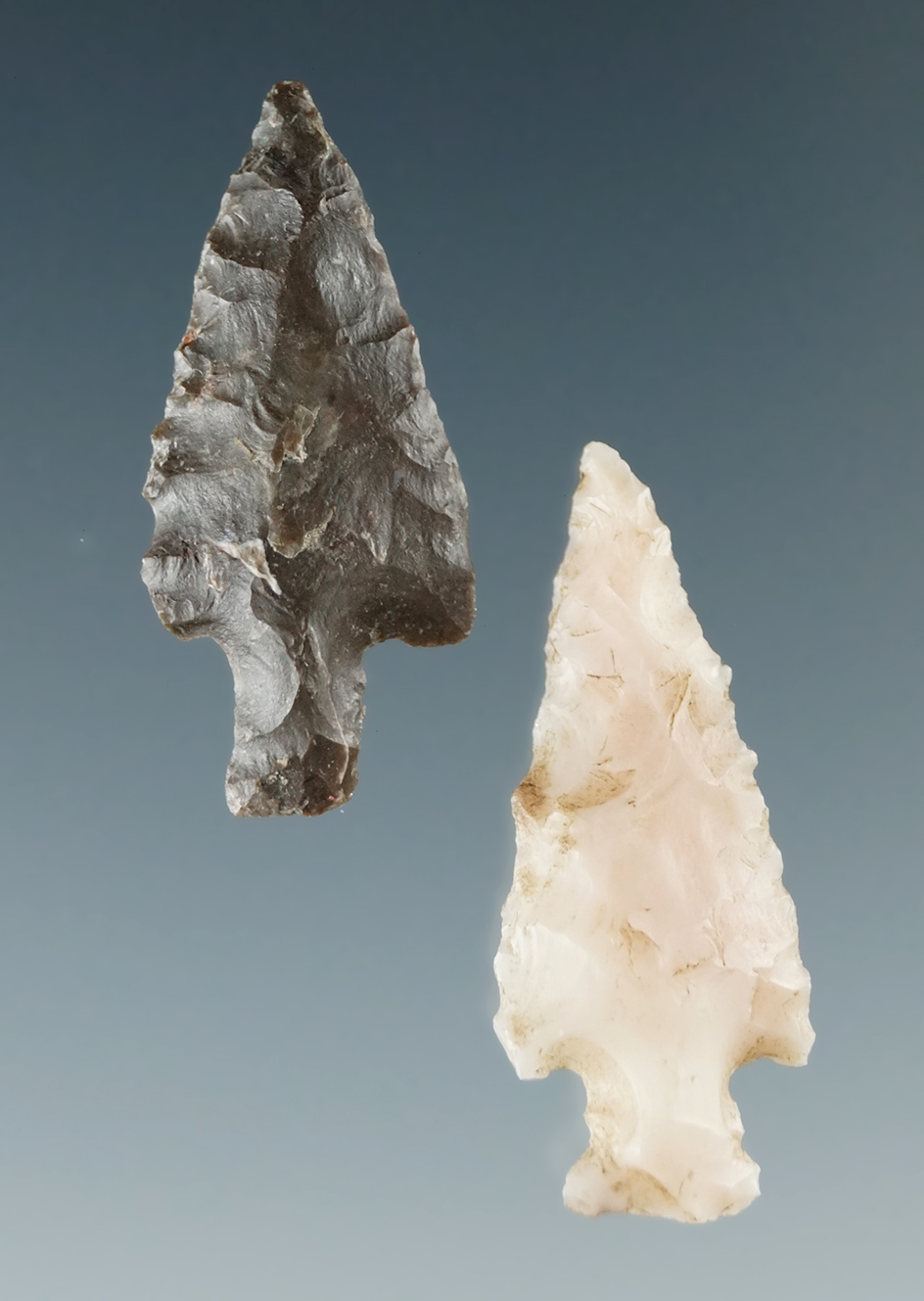 Pair of Columbia River arrowheads in nice condition, largest is 1".