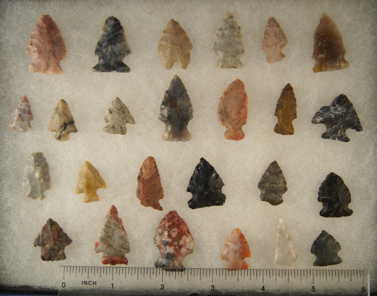 Set of 25 assorted Ohio arrowheads and Birdpoints, largest is 1 1/4".