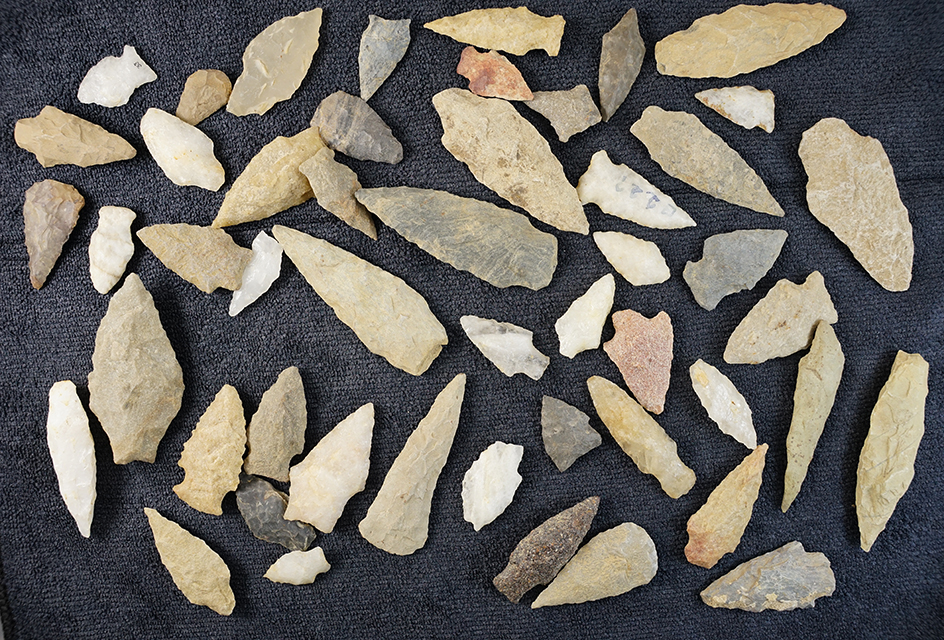 Set of 50 points found in the Eastern U.S. Most are in good condition. The largest is 3".