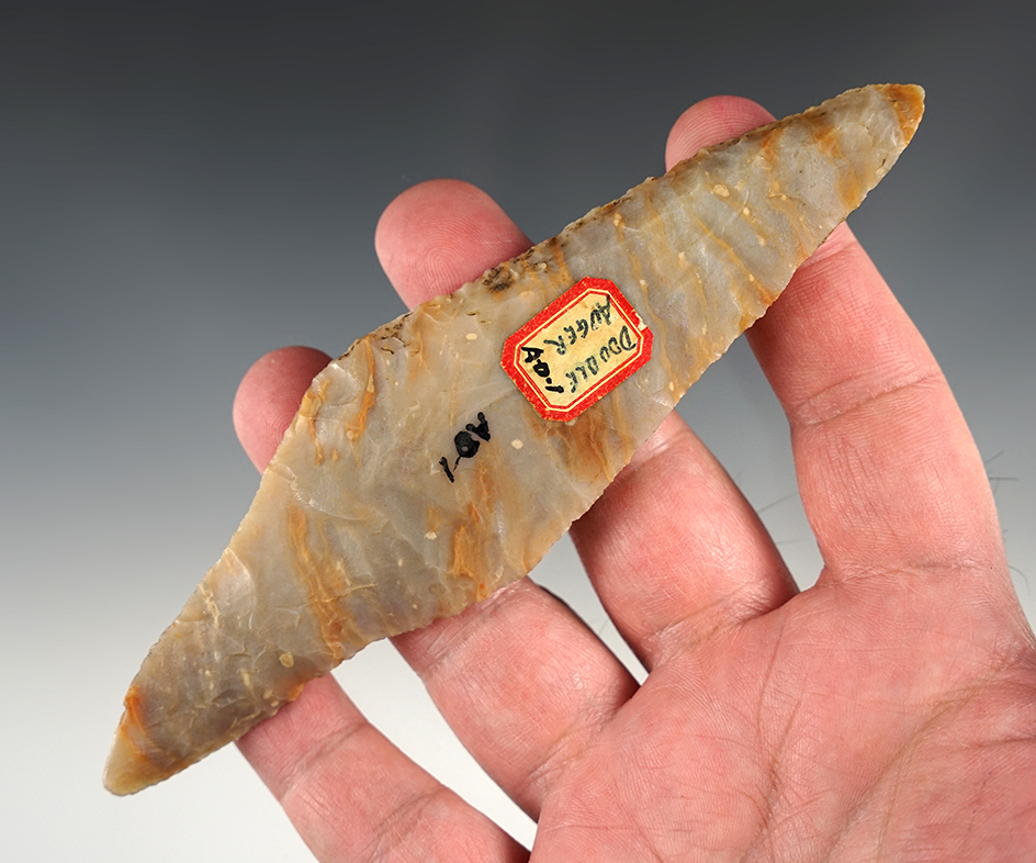 Large and well flaked 5 3/4" Harahey made from high-grade flint.