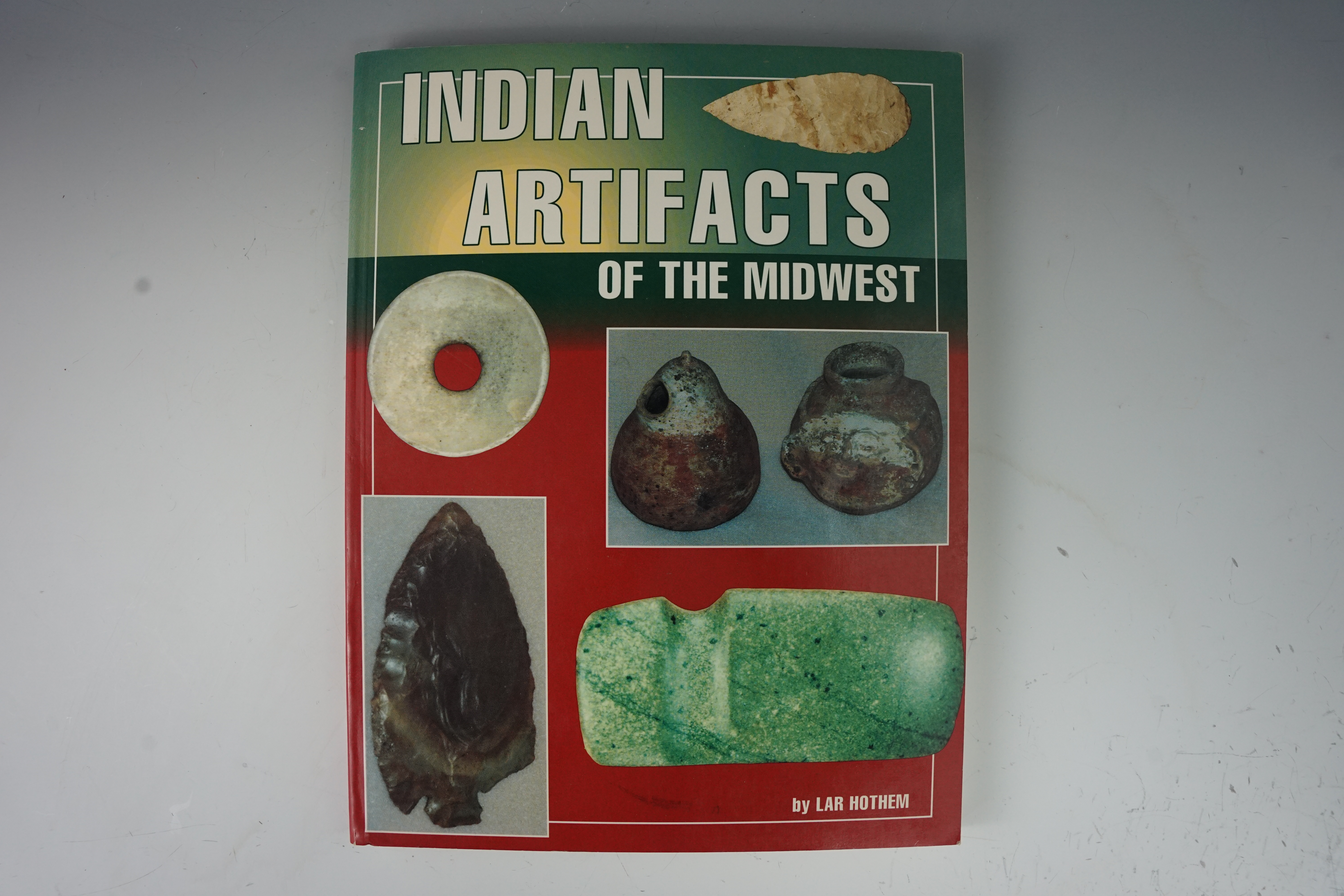 Softcover book "Indian Artifacts of the Midwest" by Lar Hothem in nice condition.