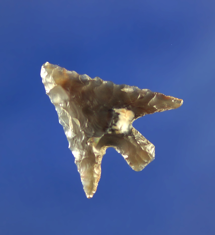 Classic styled 13/16" Columbia Plateau with excellent flaking made fromtranslucent agate.