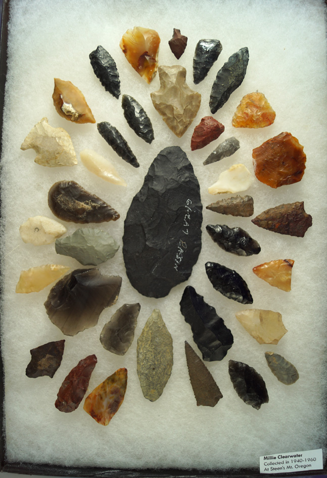 Large group of Great Basin area artifacts including projectiles and knives. Largest is 3 5/8".