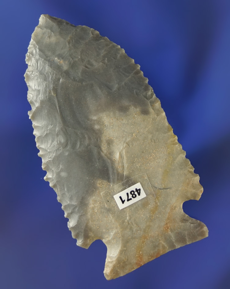 2 7/8" Exceptionally well flaked Stilwell with excellent edge serrations. Bi-colored Hornstone