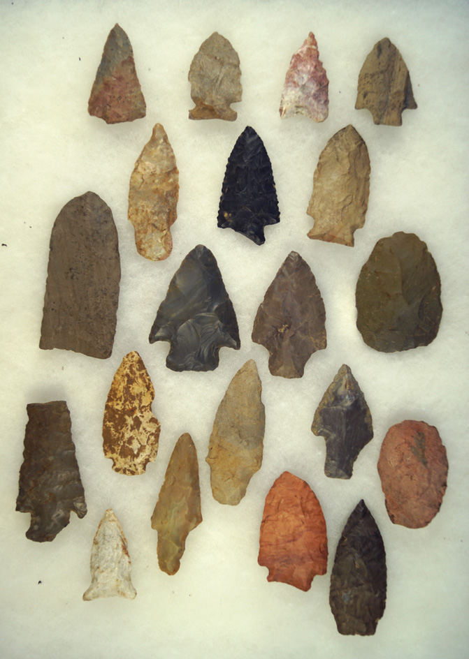 Large group of approximately 20 assorted Midwestern Flint points and knives. Largest is, 3 3/8".