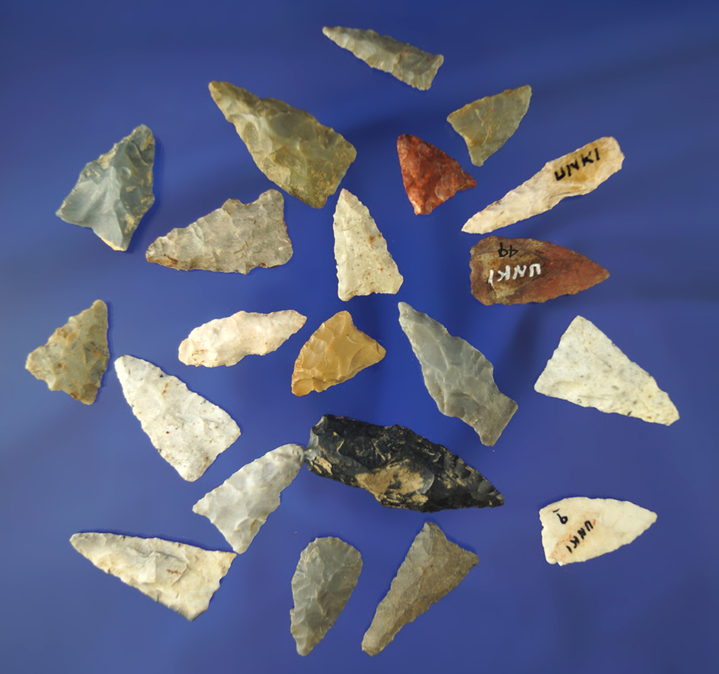 Set of 20 assorted arrowheads found in Kentucky, most are triangles. Largest is 1 5/16".