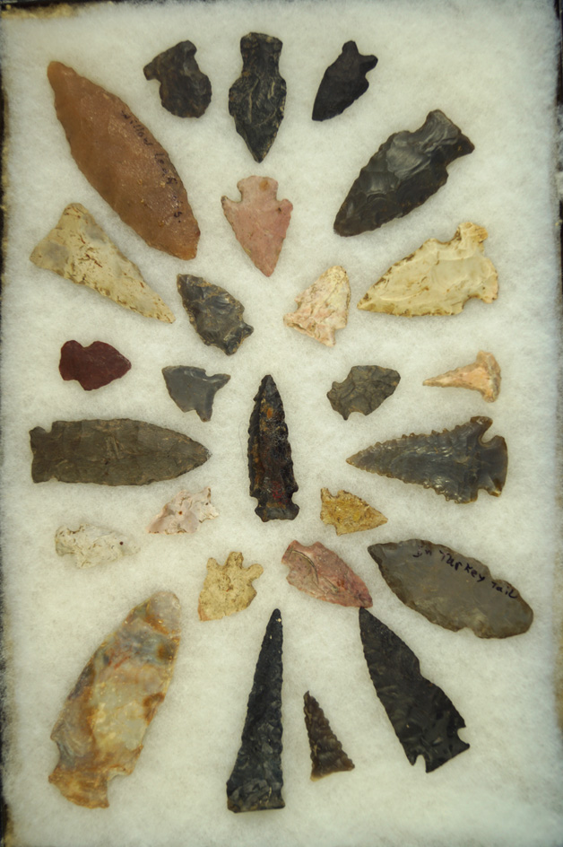 Set of 27 assorted Midwestern arrowheads. Largest is 3 7/16".
