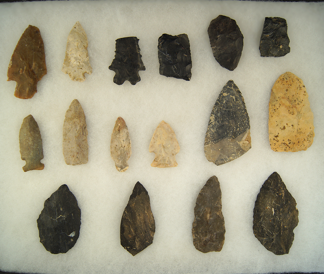 Group of assorted Ohio Flint Arrowheads and Knives. Largest is 3 5/8".
