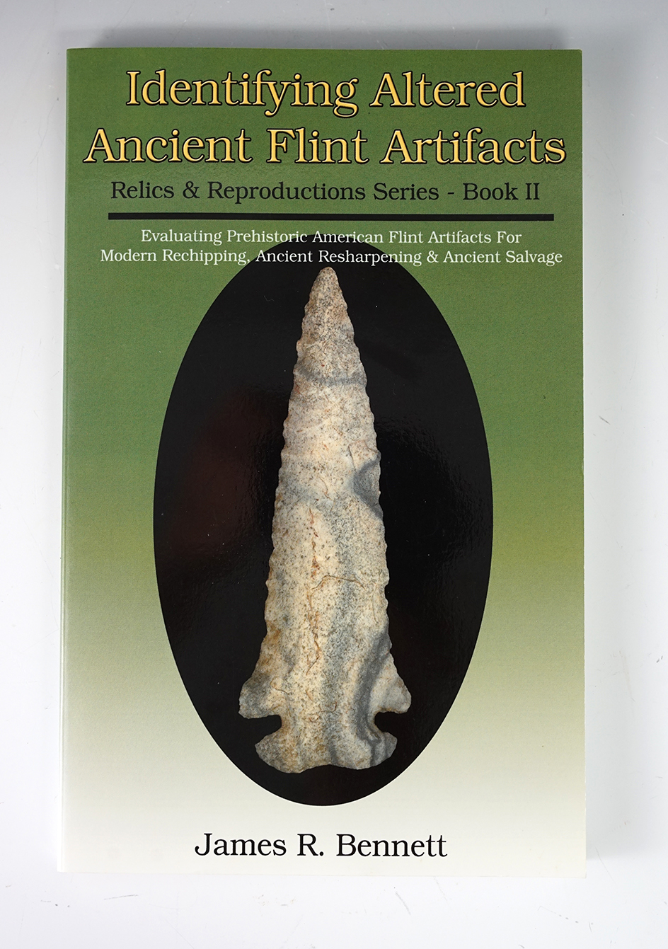 Softcover book: Identifying altered ancient Flint artifacts  by James R Bennett - excellent conditio