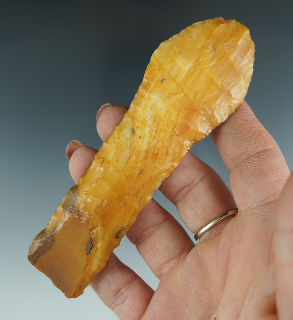 One of a kind! 4 1/2" very uniquely styled knife with excellent flaking - Klickitat Co., Washington.