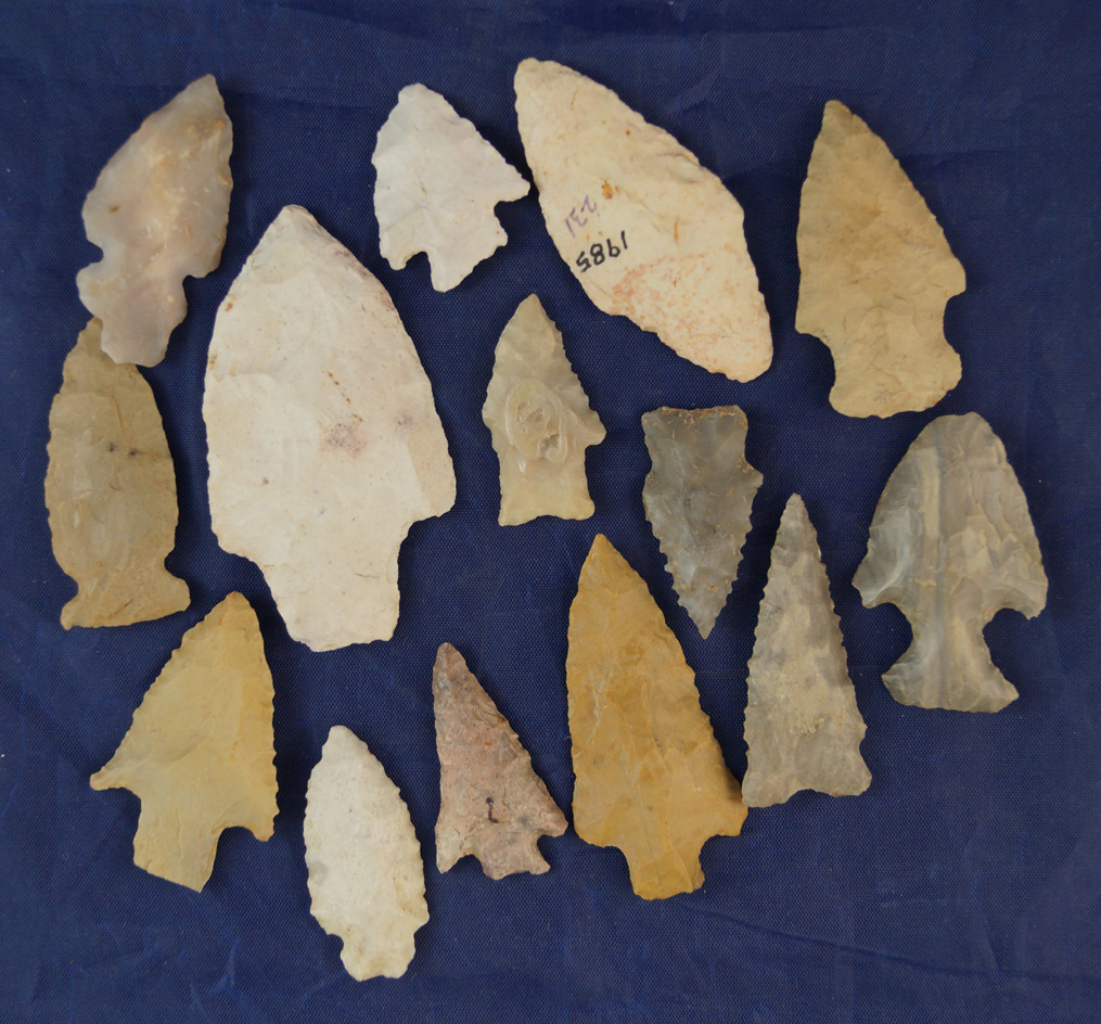 Set of 14 assorted Midwestern Arrowheads, largest is 2 7/8".