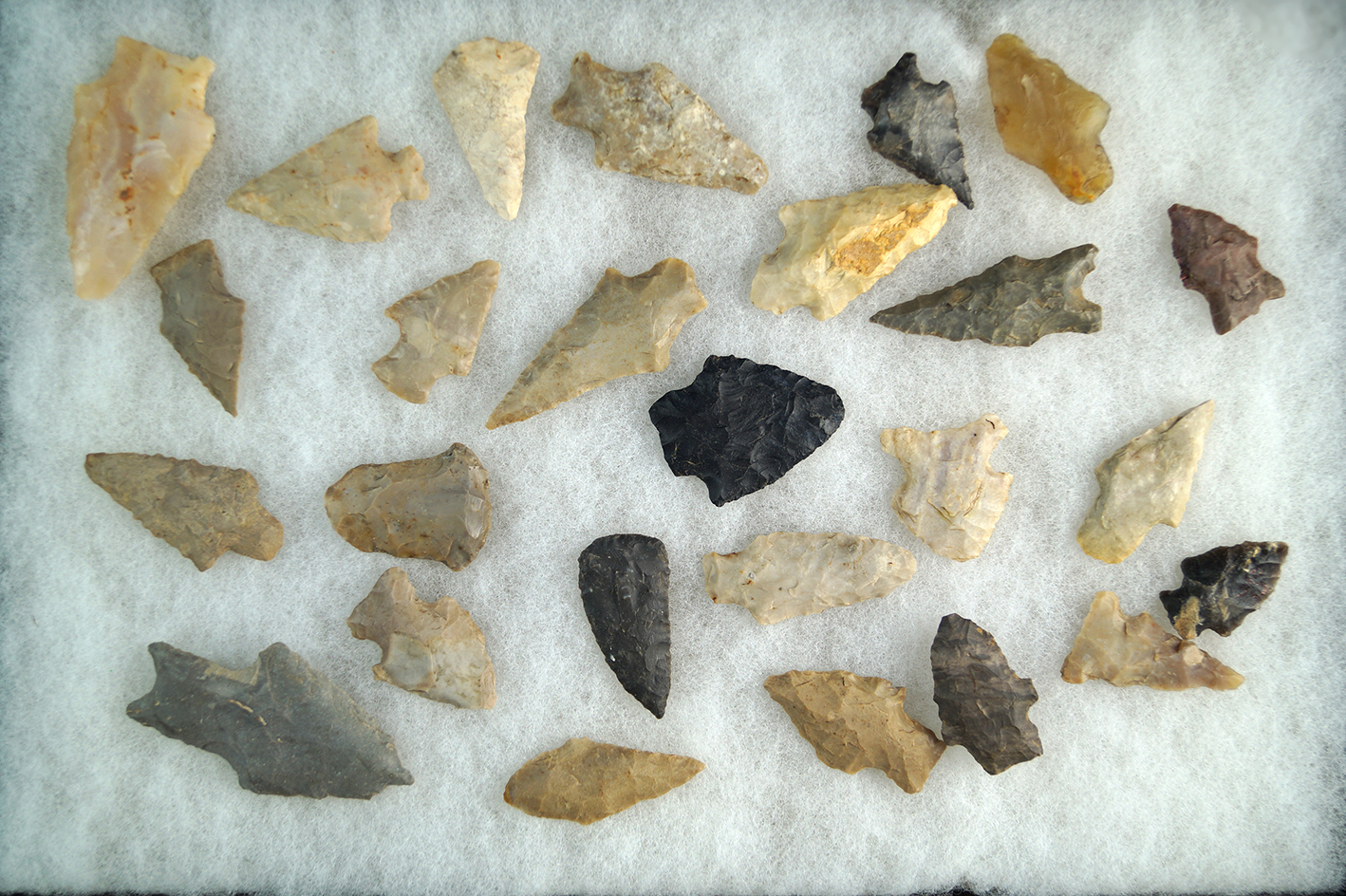 Set of 26 assorted midwestern Arrowheads, largest is 2 5/8".