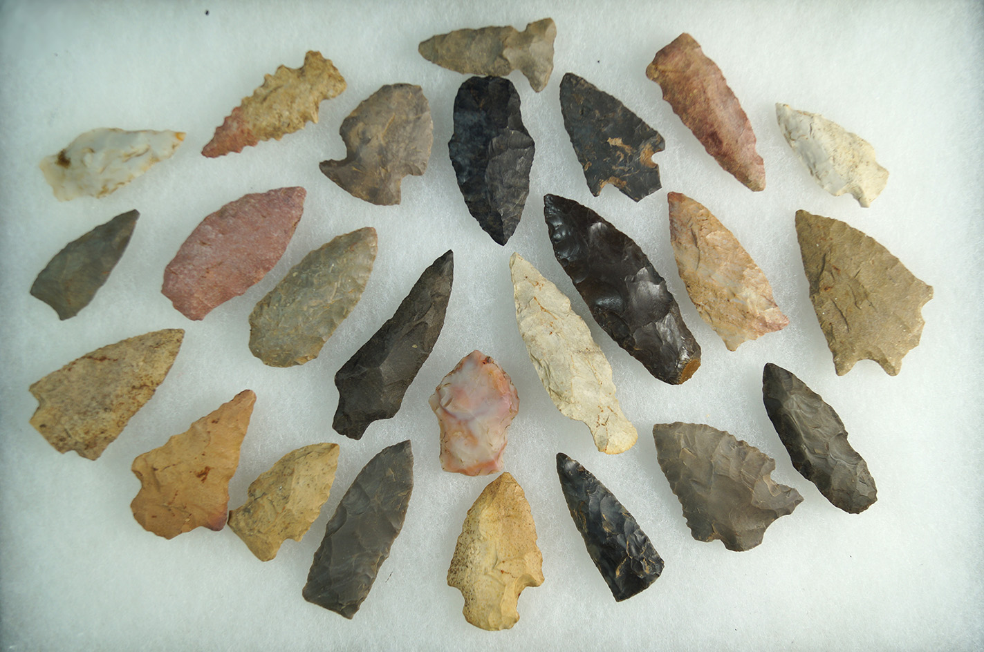 Set of 25 assorted Midwestern Arrowheads, largest is 2 5/8".