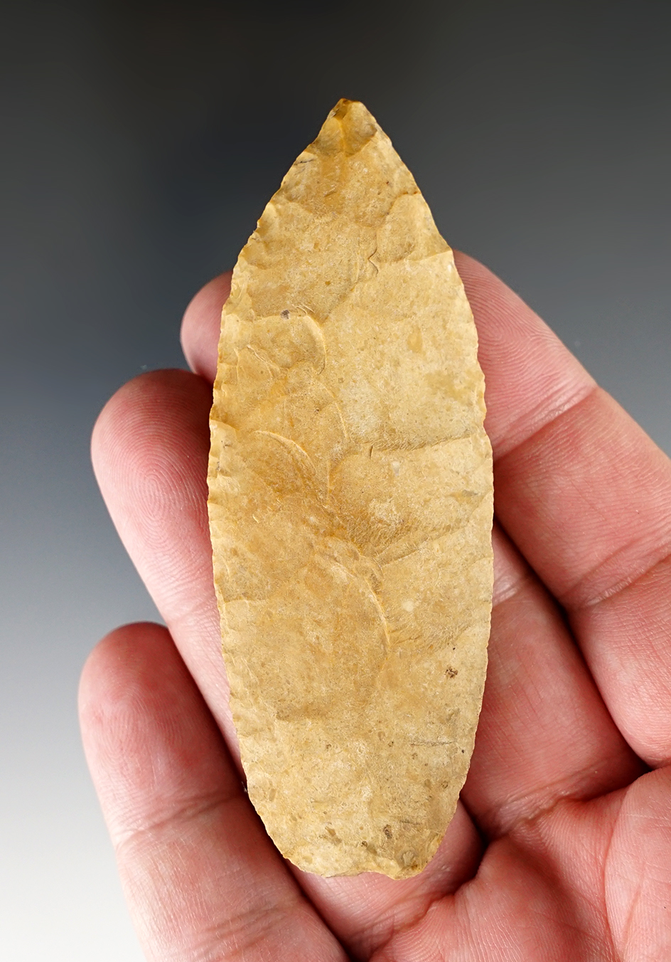 3 1/2" Agate Basin that is nicely patinated. Found in Illinois.